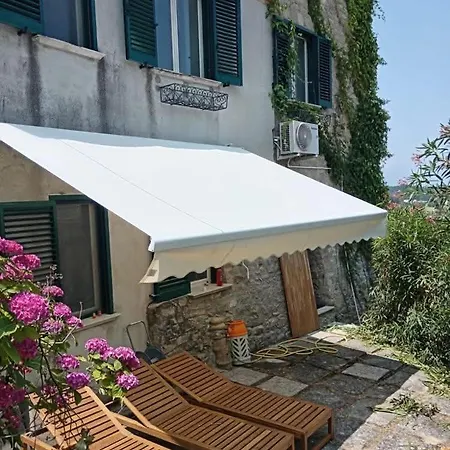 Stenhus I Cellino 度假居 *